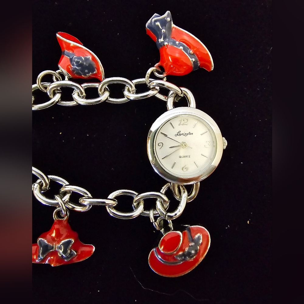 Vintage Lexington Quartz Ladies Charm Bracelet Style Watch

NEEDS A BATTERY
